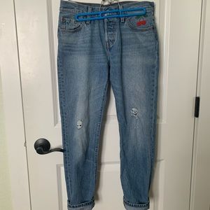 vintage cherry embroidered levi’s mom jeans
